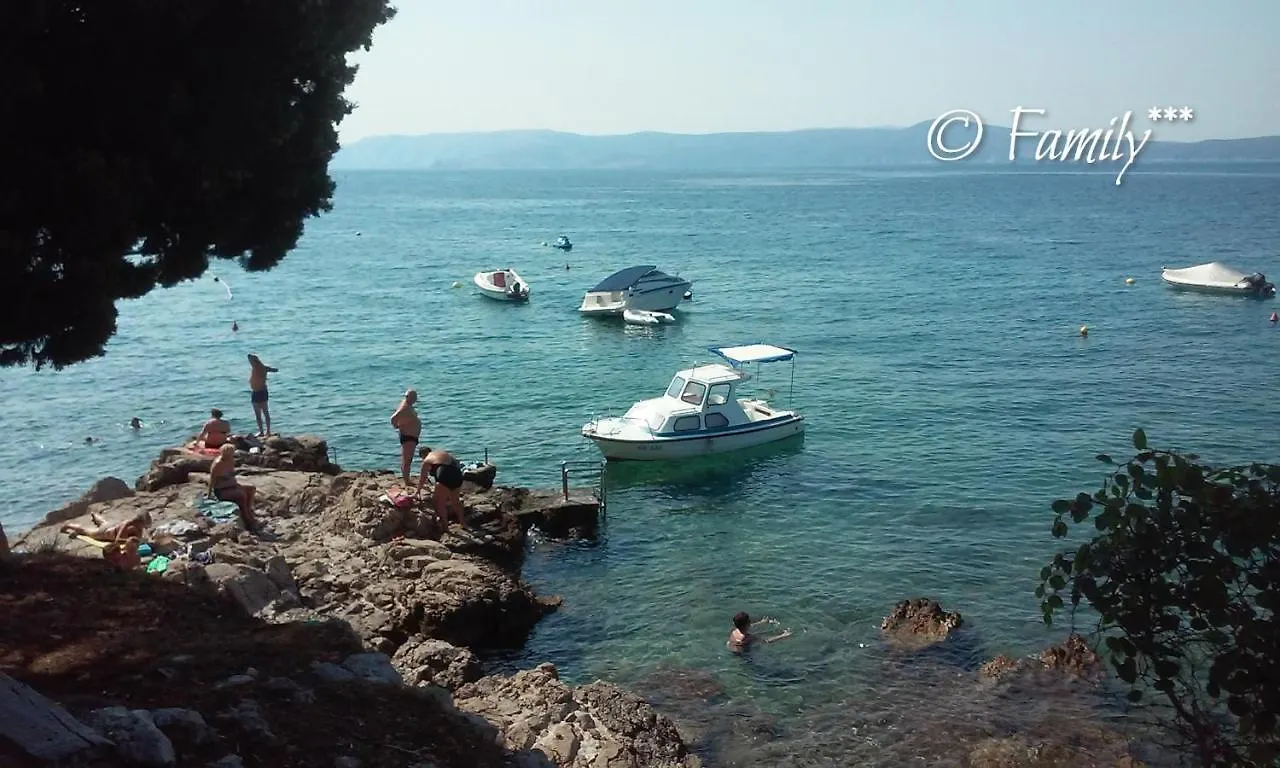 Family*** Apartment Selce 0*,  Croatia