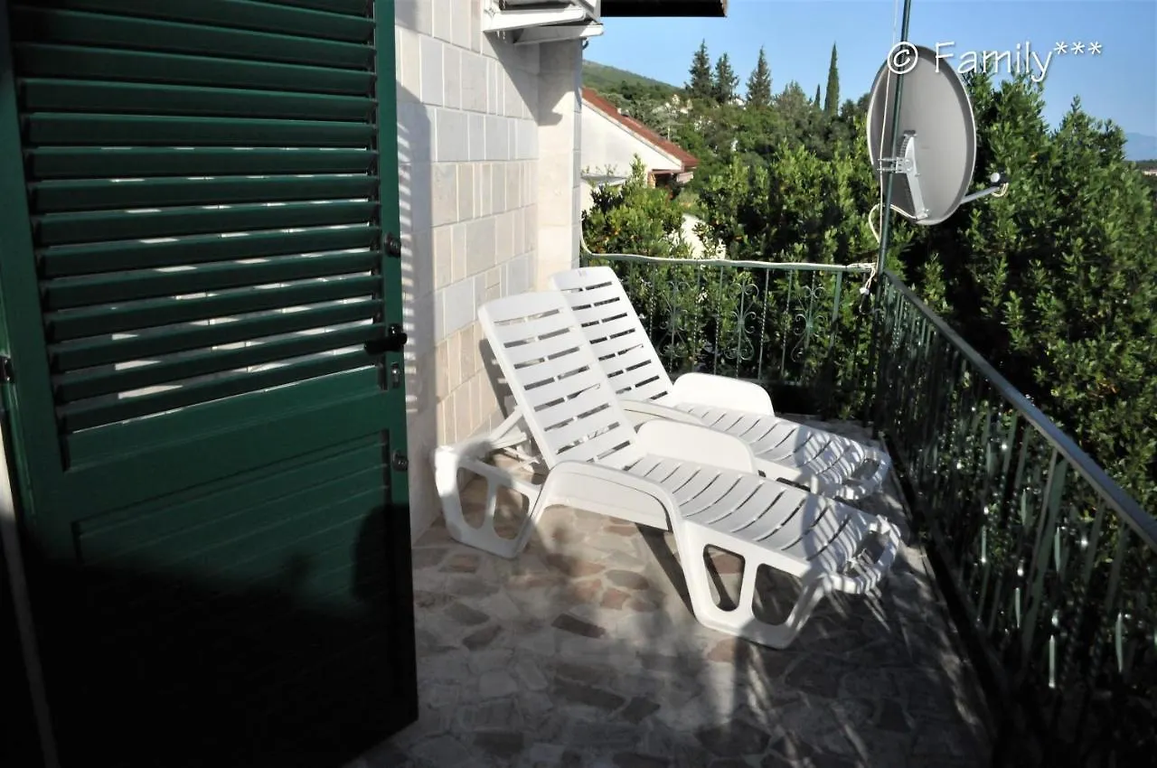 Family*** Apartment Selce 0*,