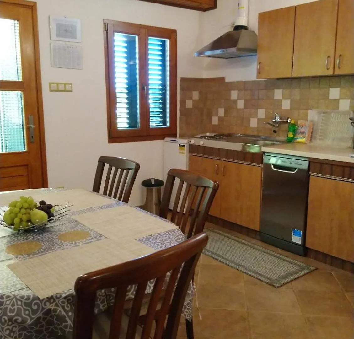 Family*** Apartment Selce 0*,  Croatia